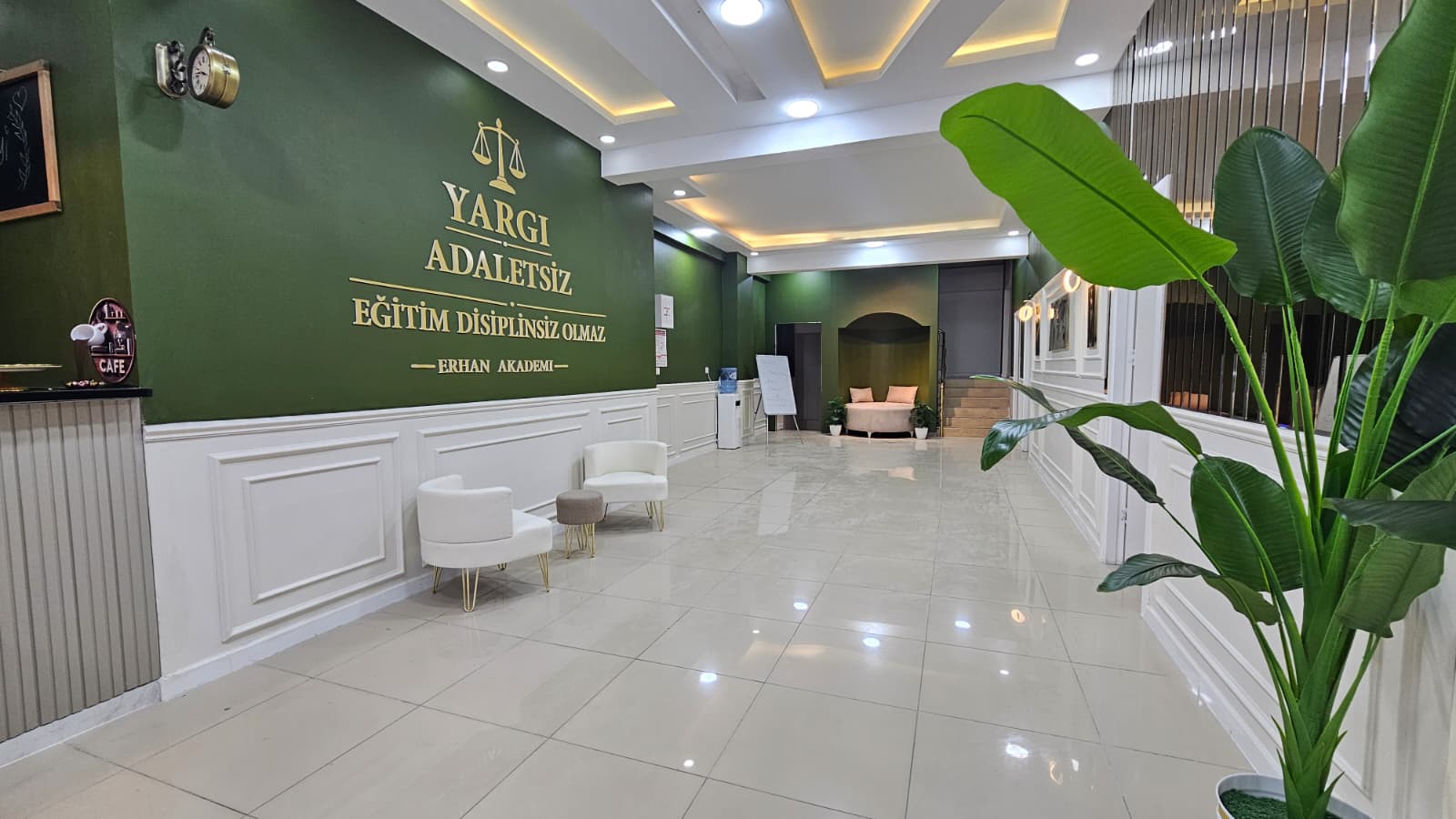 Erhan Akademi kafe bar