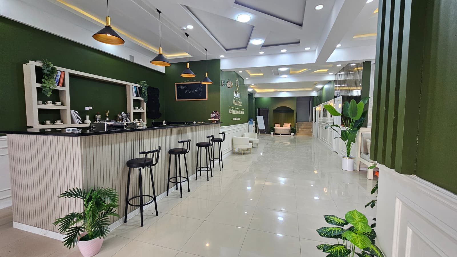 Erhan Akademi kafe köşesi