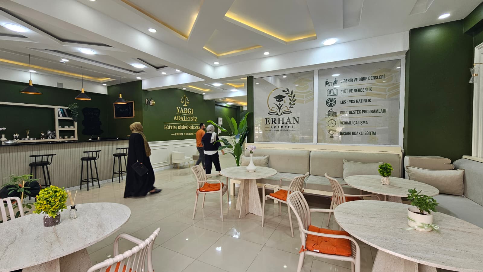 Erhan Akademi öğrenci kafe ve yaşam alanı
